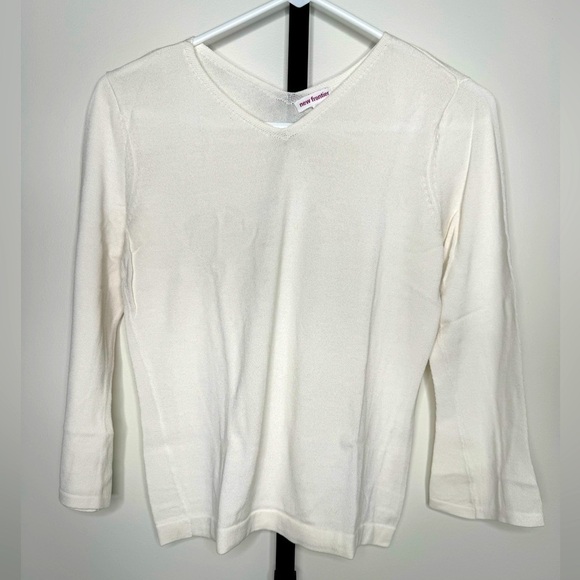New Frontier V-Neck Sweater - Classic Comfort and Timeless Style - Picture 1 of 4